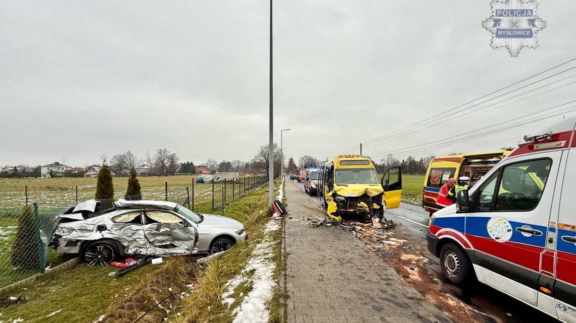 Mysłowice: Groźny wypadek na ul. 3 Maja – kierowca BMW w ciężkim stanie.