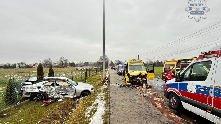 Mysłowice: Groźny wypadek na ul. 3 Maja – kierowca BMW w ciężkim stanie.