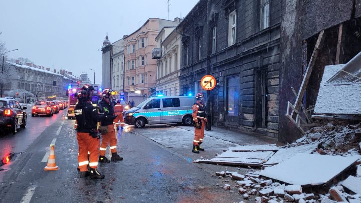 Bielsko-Biała: Zawaliła się ściana frontowa opuszczonego budynku przy ul. Partyzantów!