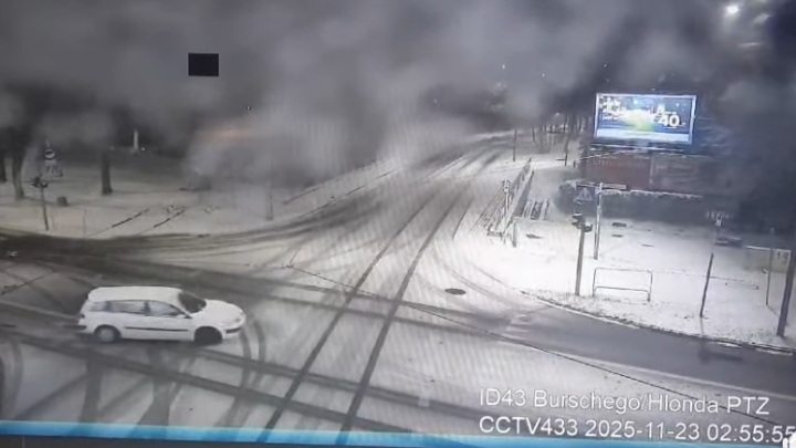 Tychy: Nietrzeźwy 22-latek uderzył w latarnię. Interweniowała policja.