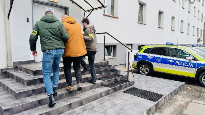 Rozbój o podłożu pseudokibicowskim. 25-latek z Rudy Śląskiej trafił do aresztu.