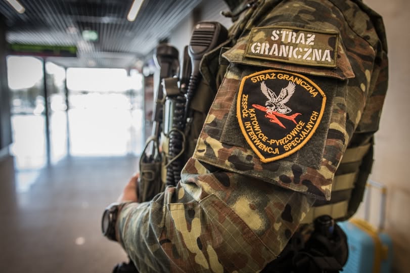 Intensywna doba na lotnisku w Pyrzowicach. Zatrzymania, odmowy wjazdu i kontroli granicznych nie brakowało.