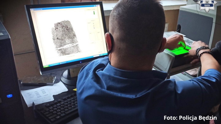 Biegał po mieście i niszczył zaparkowane samochody. Policja zatrzymała sprawcę serii aktów wandalizmu w Będzinie!
