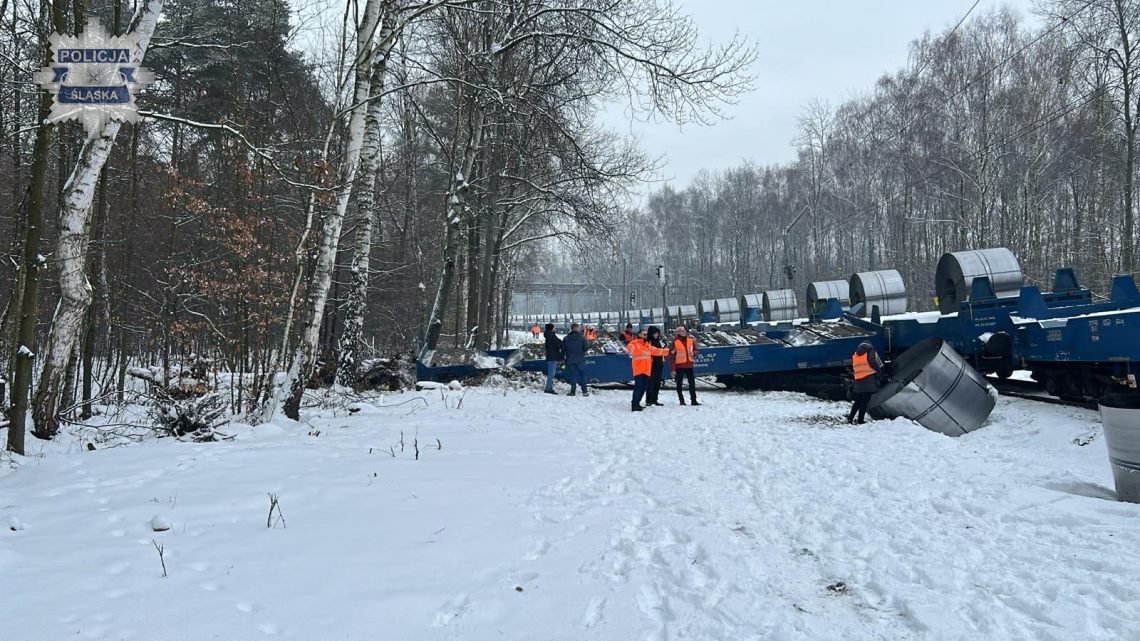 Wykolejenie wagonu pociągu towarowego w Katowicach. Trwa wyjaśnianie przyczyn.