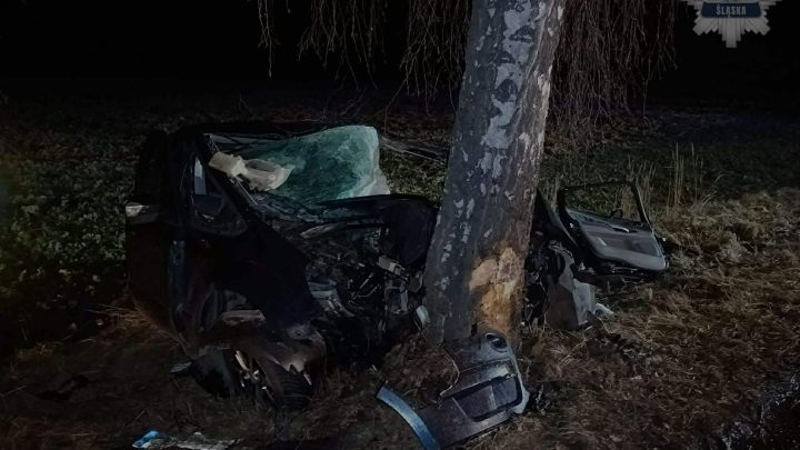 Tragiczny wypadek w Kończycach Wielkich. Nie żyje 21-letni kierowca,
