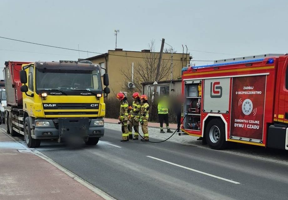 Pożar ciężarówki w Bojszowach. Ruch wahadłowy.