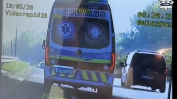 Pijany kierowca transportu medycznego zatrzymany na DK86. Używał sygnałów uprzywilejowania.