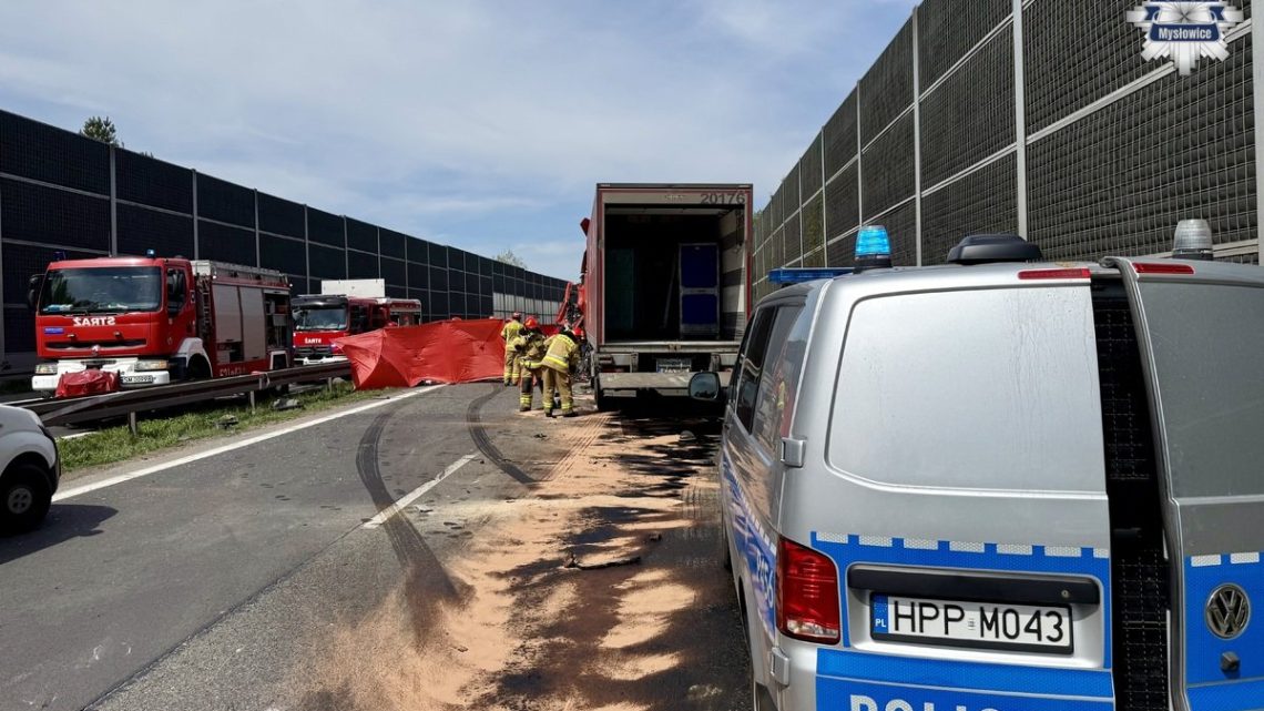 Groźny wypadek na S1 w kierunku Łodzi. Ciężarówka uderzyła w tył zestawu.