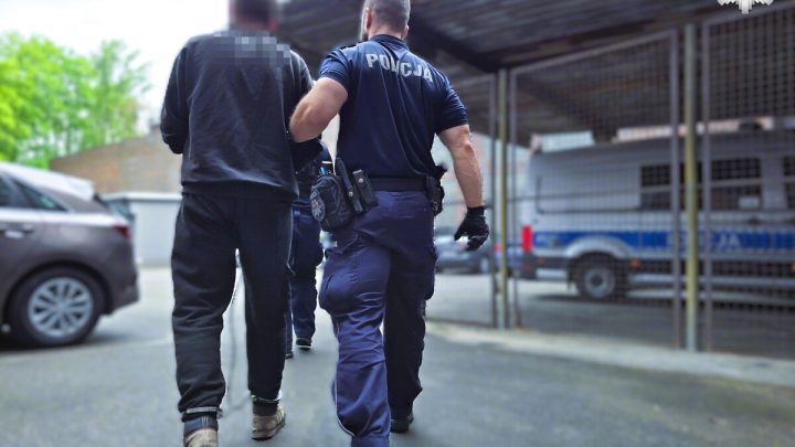 Pijany kierowca z zakazami zatrzymany w Zabrzu. Był też poszukiwany listem gończym!