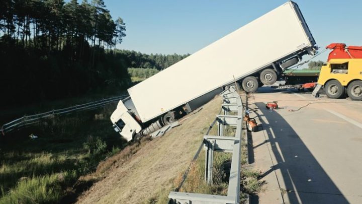Tragiczny wypadek na A4. Nie żyje 48-letni kierowca ciężarówki.