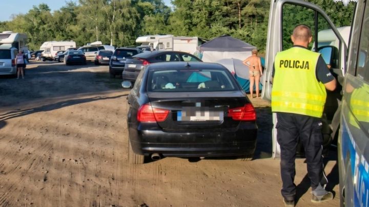 Pijany kierowca uszkodził 10 samochodów nad jeziorem. Miał zakaz prowadzenia