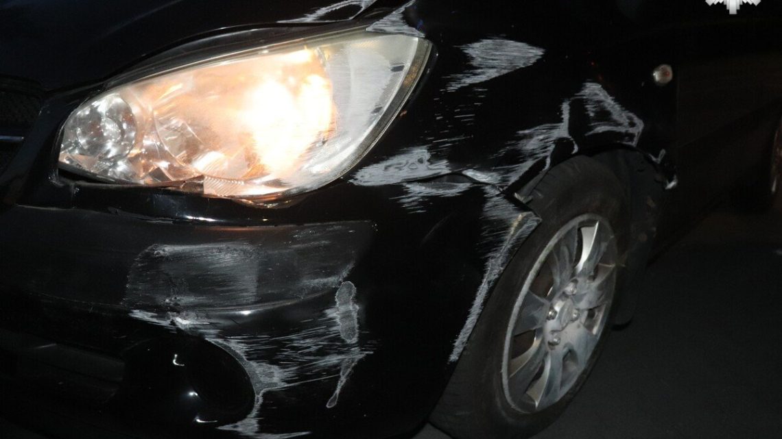 Pijany kierowca uderzył w garaże komendy policji. Zatrzymał go policjant po służbie!