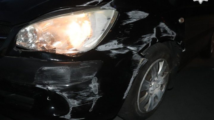 Pijany kierowca uderzył w garaże komendy policji. Zatrzymał go policjant po służbie!
